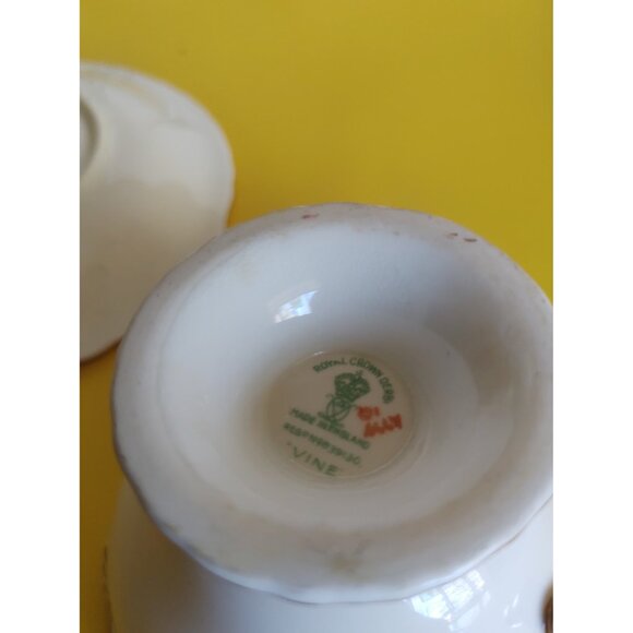 Royal Crown Derby Tea Cup & Saucer Set "Vine" Pattern Gold Gild raised - Picture 10 of 10